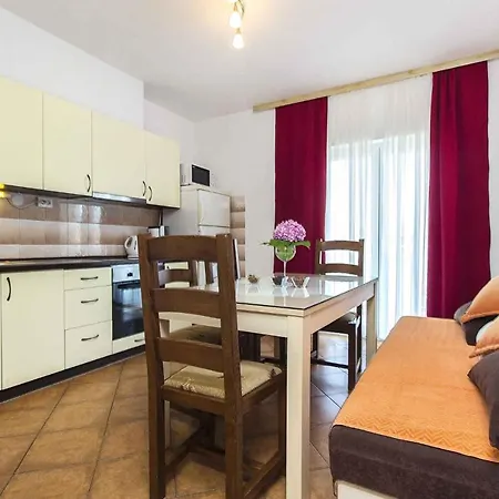 Slatine 6 Apartment